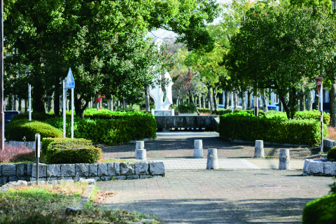 大きな公園のある朝宮町
