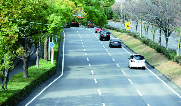 走行しやすい広々とした道路